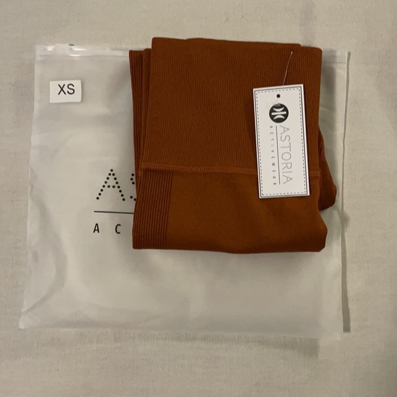 ASTORIA Activewear. Burnt orange leggings. NWT. - Picture 2 of 2